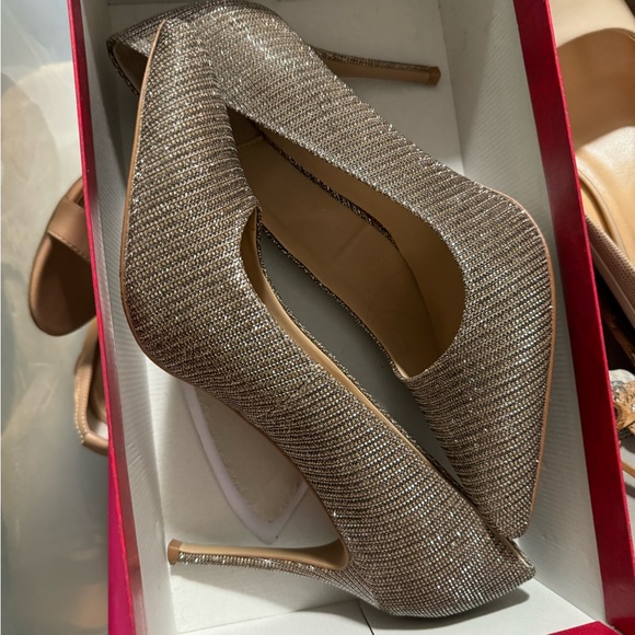 Gold/Silver sparkly heels - Picture 2 of 5